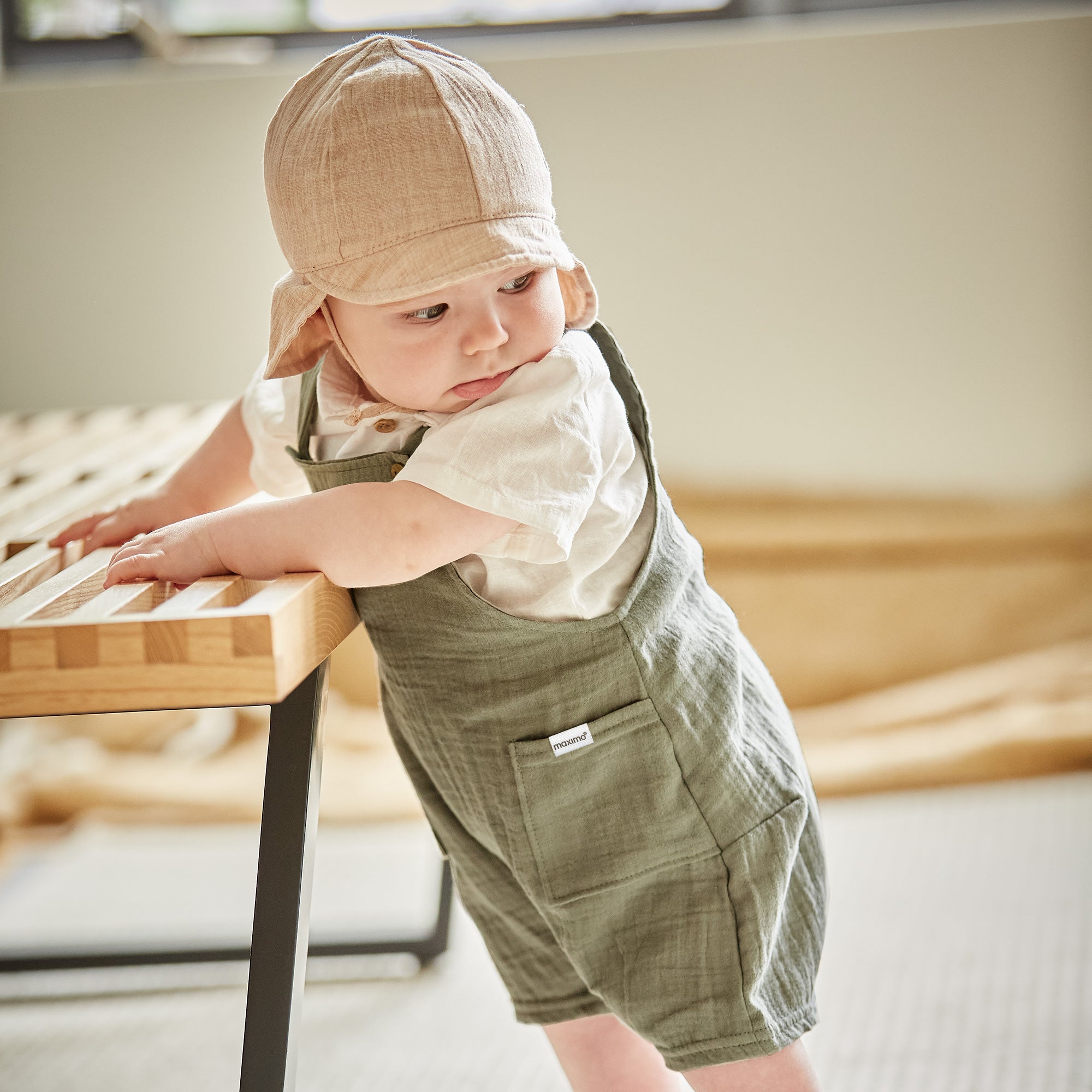 Baby-Latzshorts aus Musselin