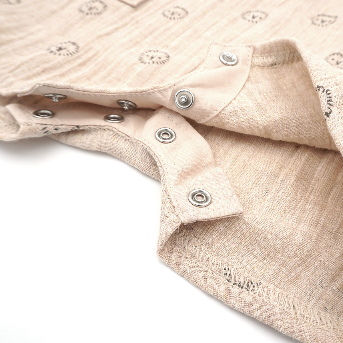 Baby-Latzshorts aus Musselin