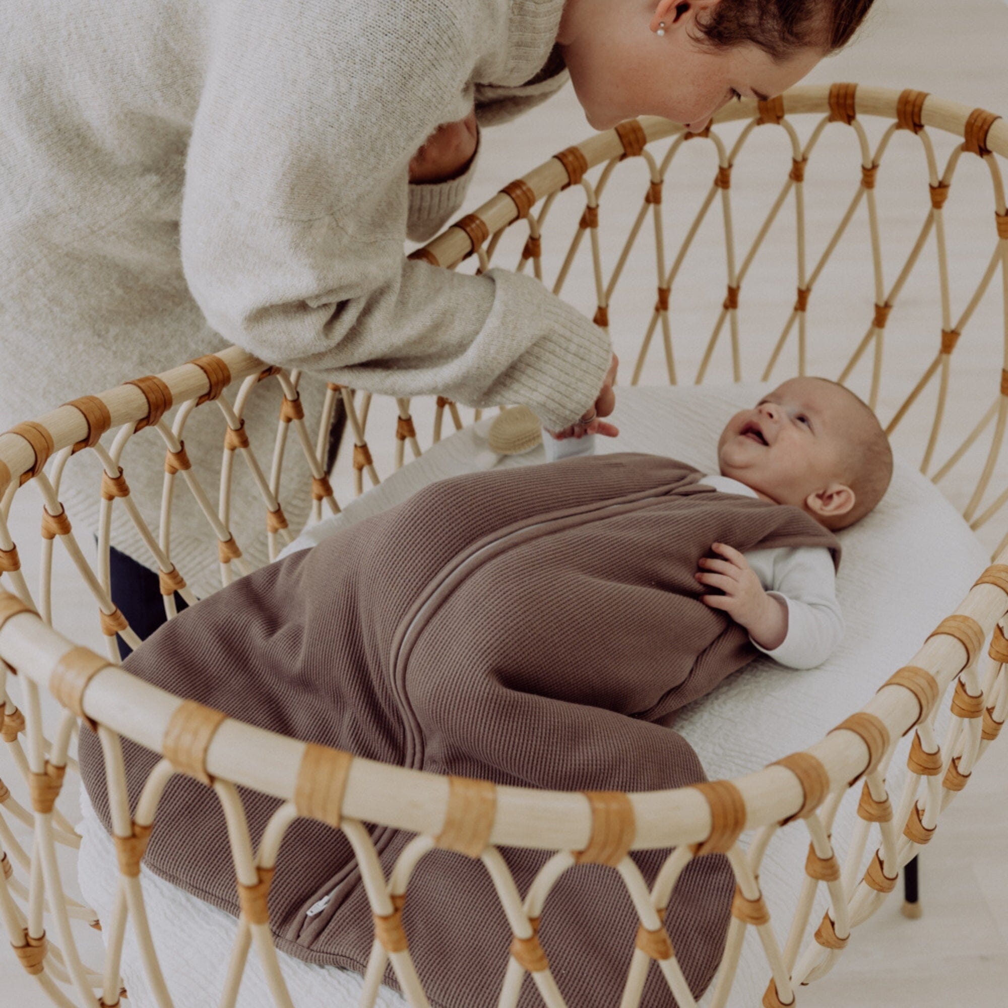 Babyschlafsack Essential Taupe – Anwendung