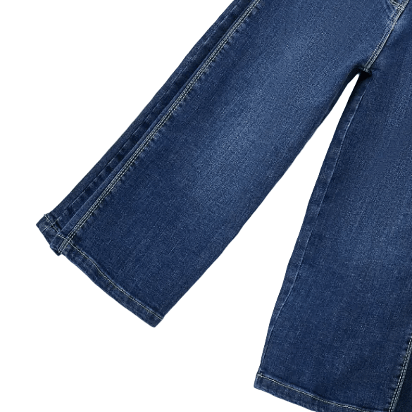 Lockere Jeanshose mit Gürtel