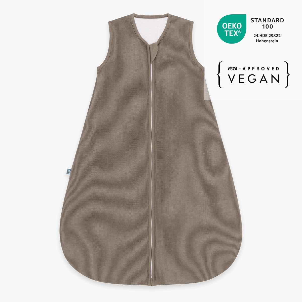 emma & noah Babyschlafsack 2,5 TOG Essential Taupe – Vorderansicht auf Weiß