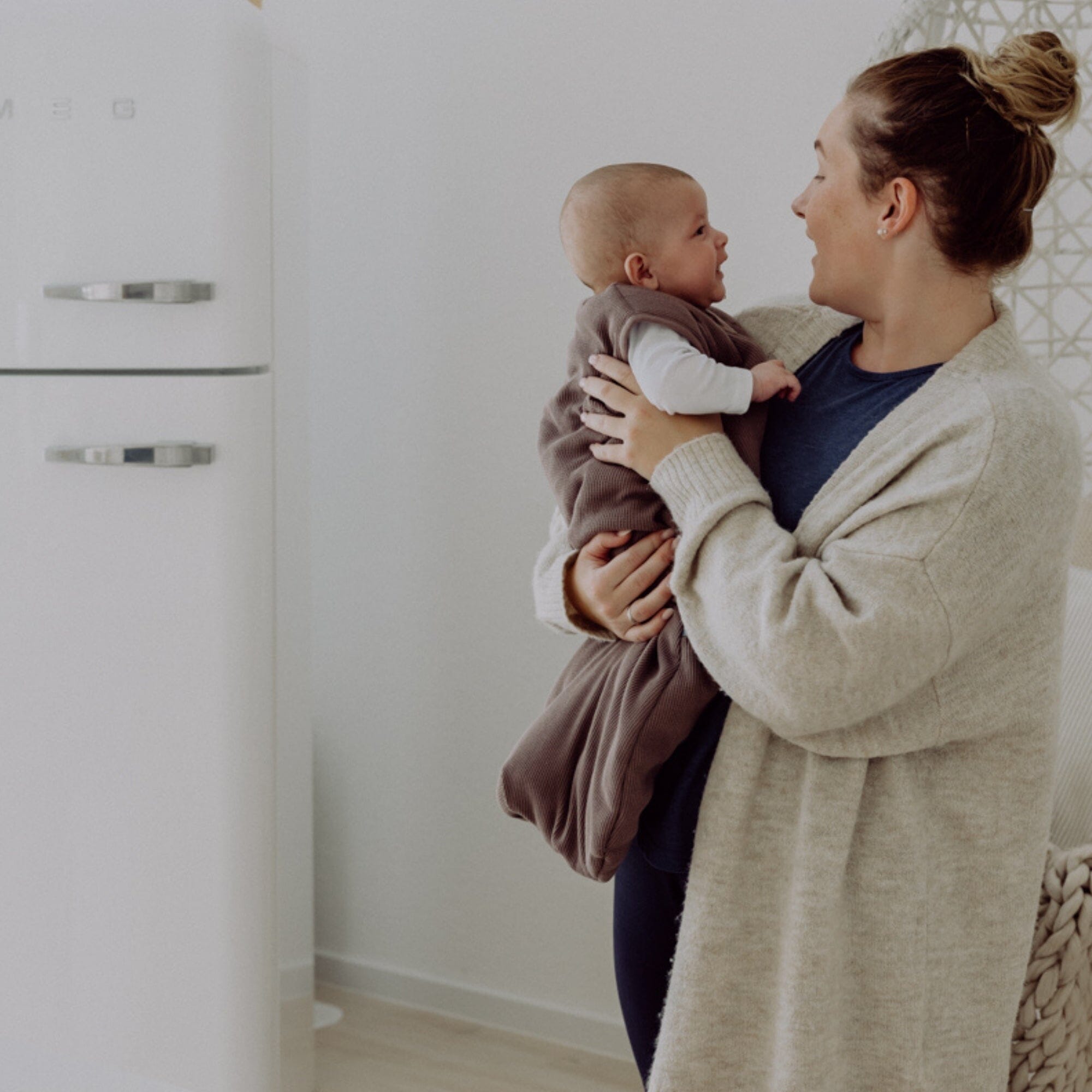 Babyschlafsack Essential Taupe – Detailansicht
