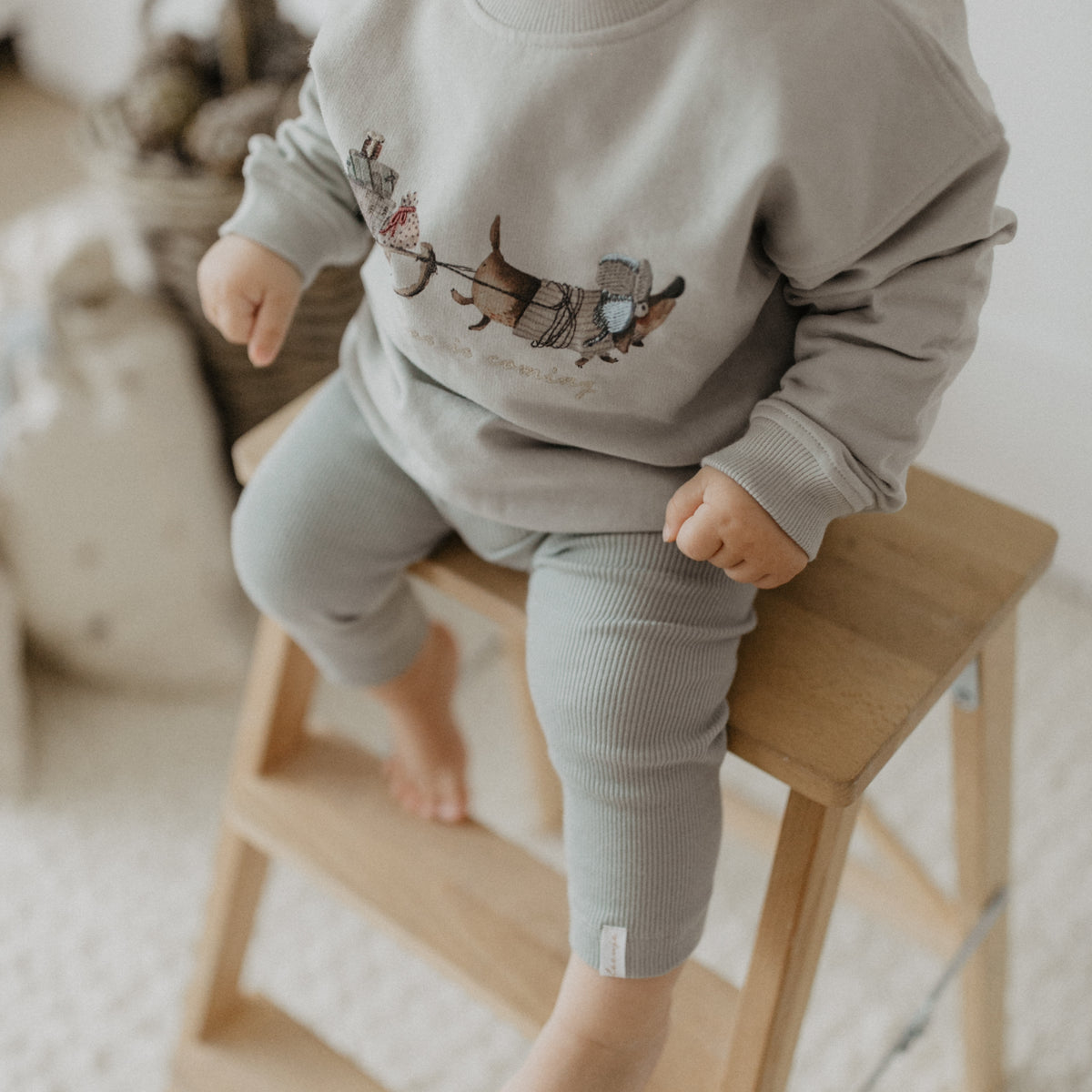 Unisex Oversized Sweatshirt Dackel „christmas is coming“ – Bild 3