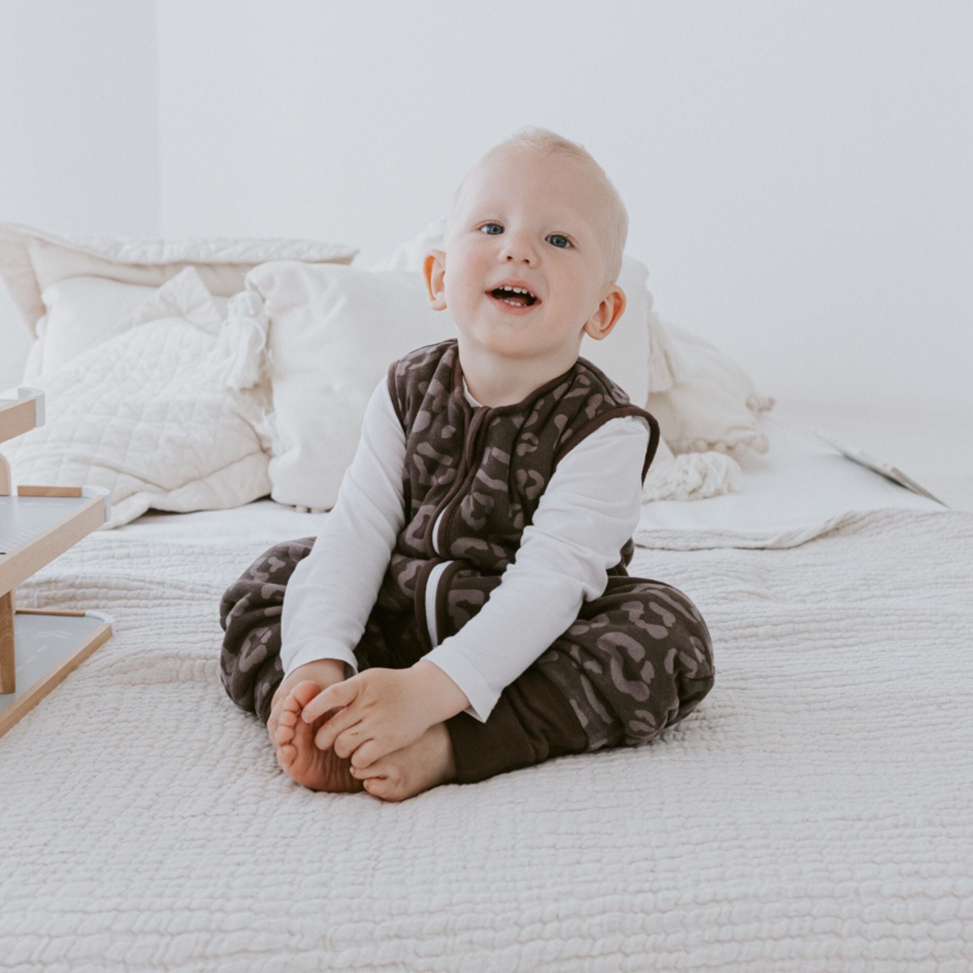 emma & noah Schlafsack mit Füßen 2.5 TOG Leo Chocolate – Ansicht 4